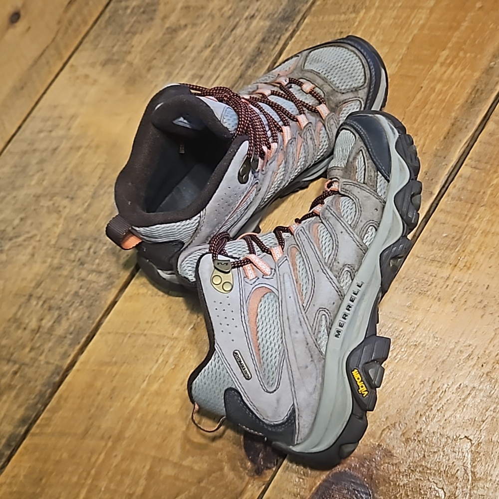 Womens Merrell Moab 3 mid waterproof hiking boot size 7.5W